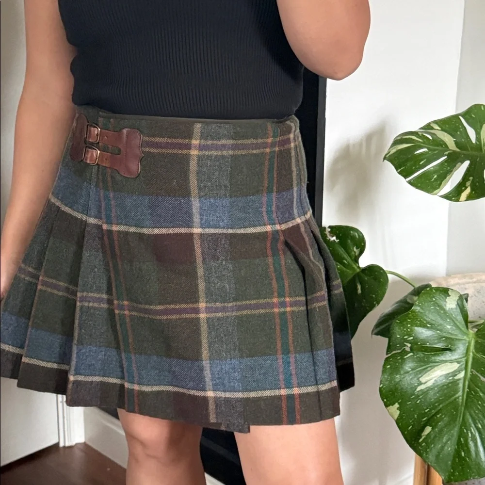 Vintage Ralph Lauren 100% wool pleated plaid wool wrap mini skirt. Size 4-6 - Picture 7 of 9